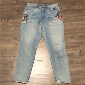 American Eagle Embroidered Mom Jeans
